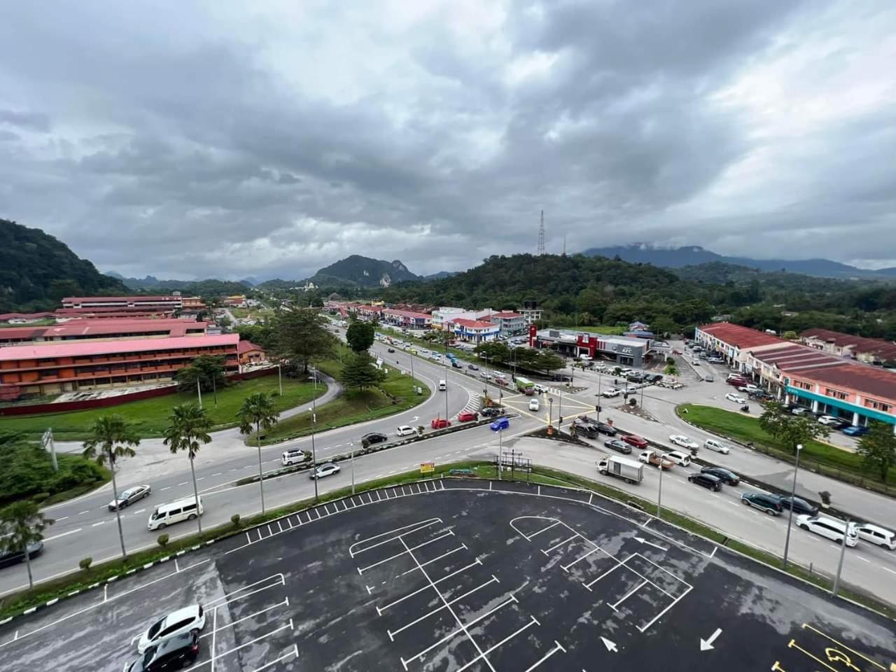 Adeen'S Suria Suite, Hotel Mutiara Gua Musang Luaran gambar